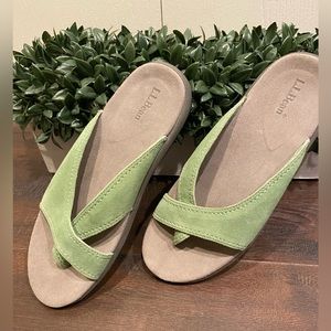 L L Bean Light Green Toe-post Slide Sandal Size 9.5